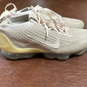 Nike Women's Beige and Cream Sneakers